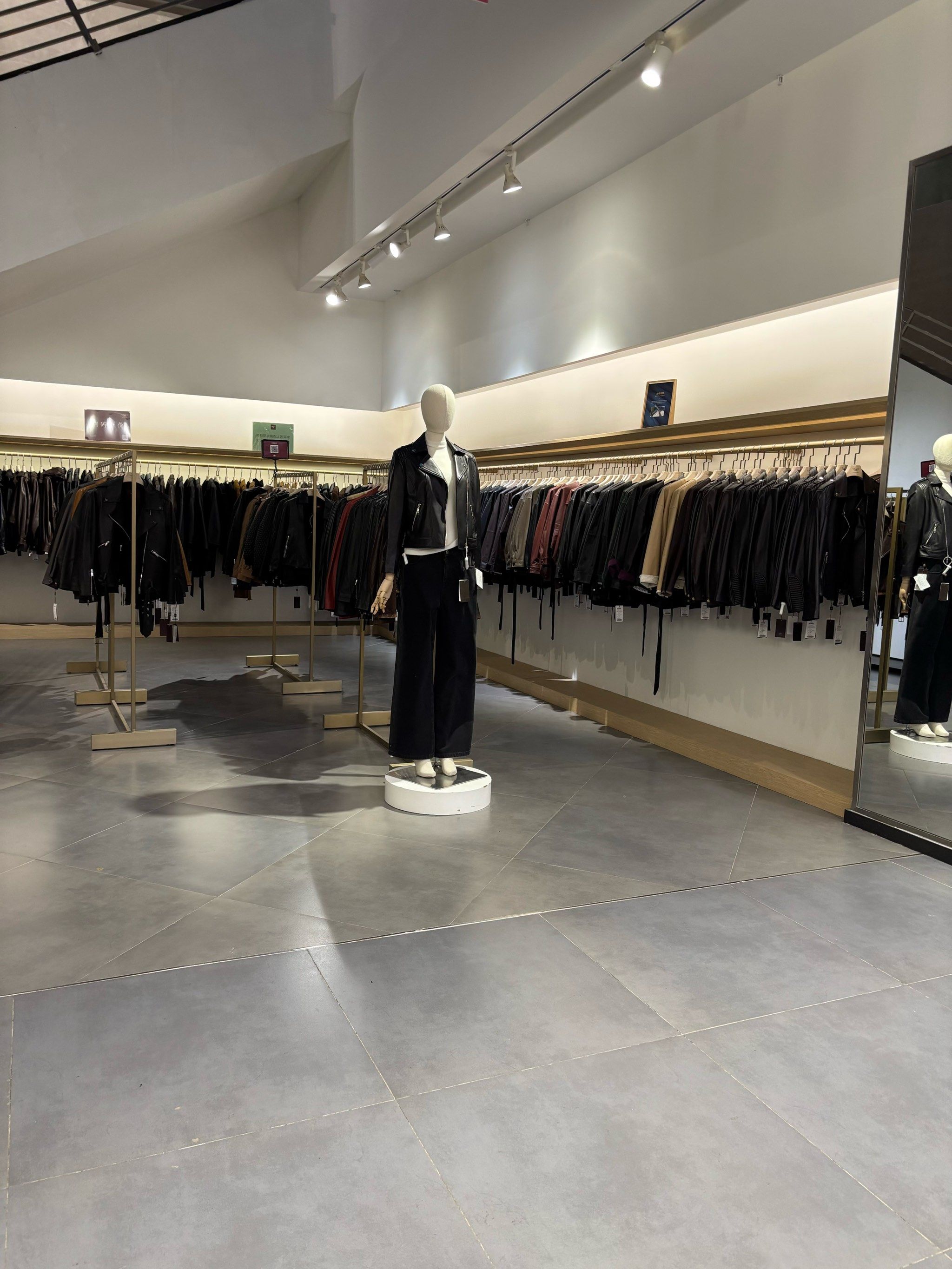 匠心铸就品质 时尚服饰品牌设计师如何确保产品质量可靠